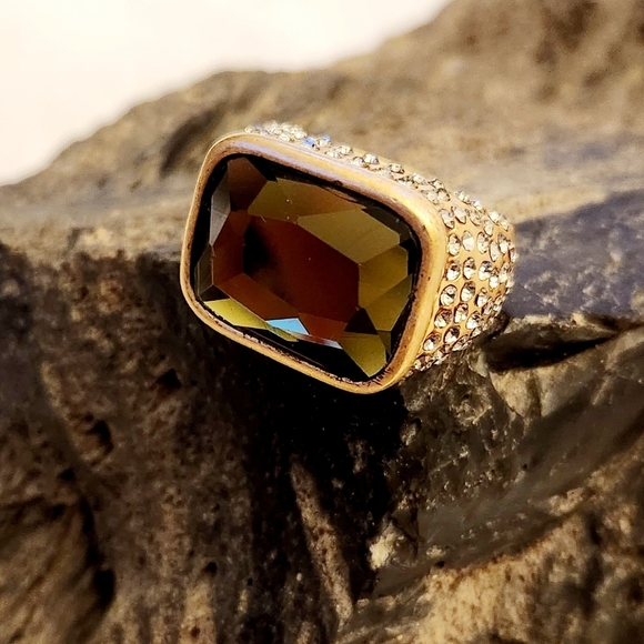 Lia Sophia VISIONAIRE Green Crystalin Matte Gold Tone Ring - Sz 8 - Picture 8 of 11